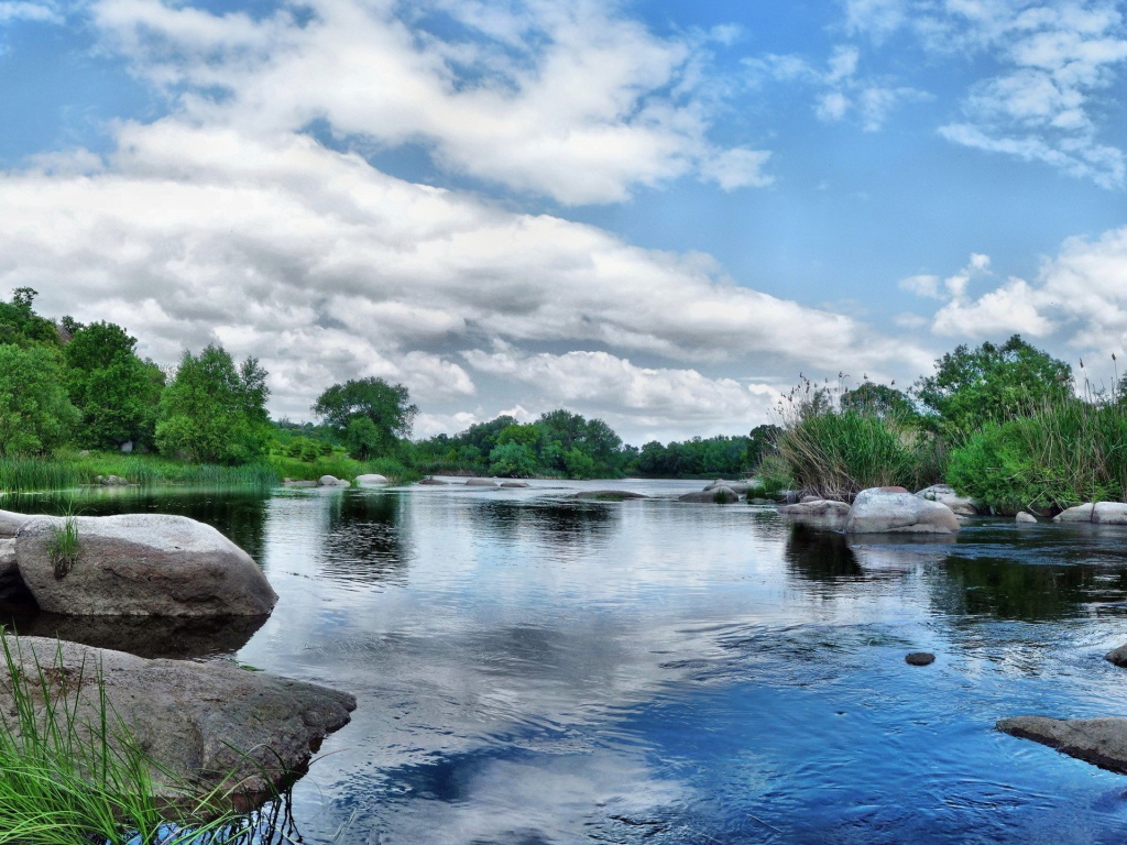 Каменистая река