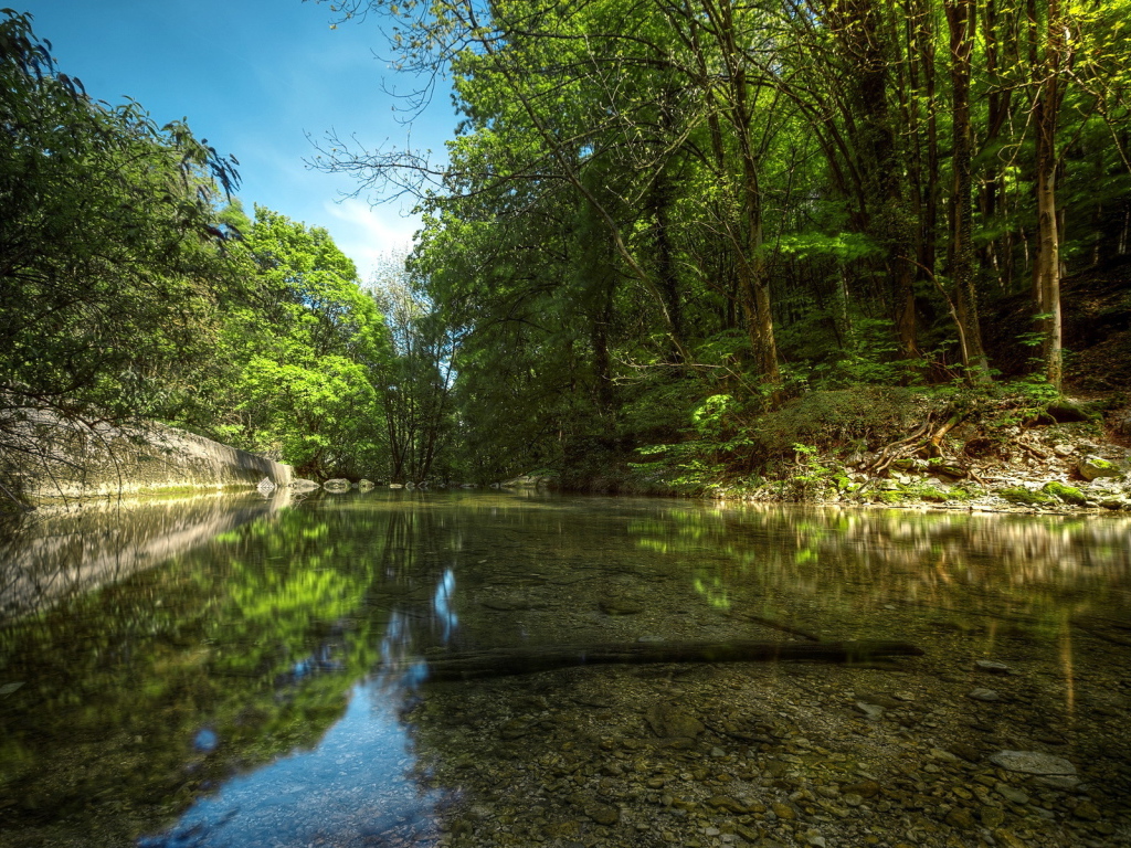 Прозрачная река