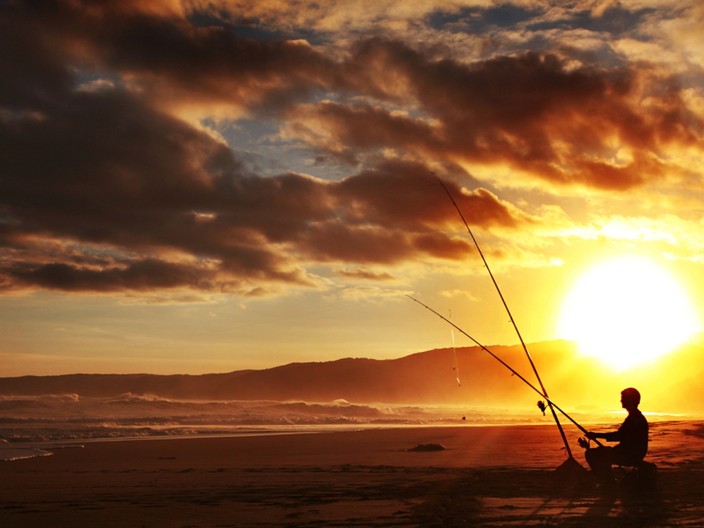 Рыбак ждет когда придет море