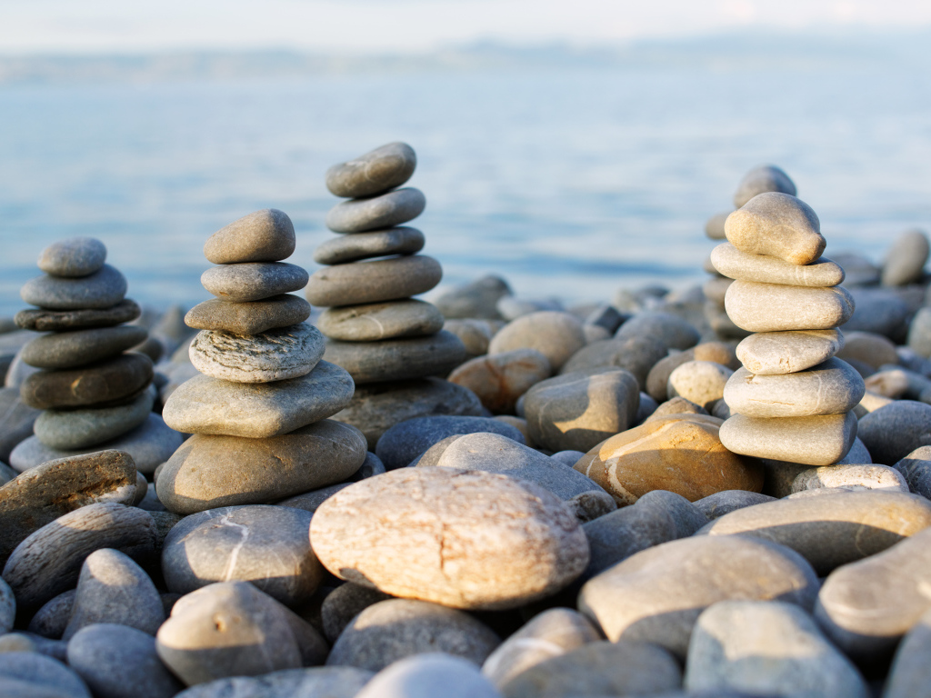 Камни возле моря