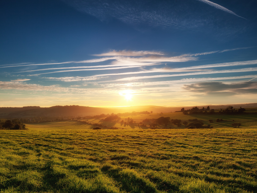 Ясное небо и красивый закат