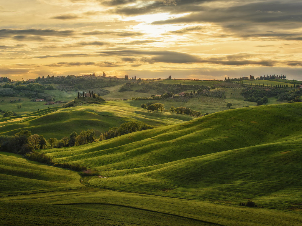 Красочный пейзаж с закатом
