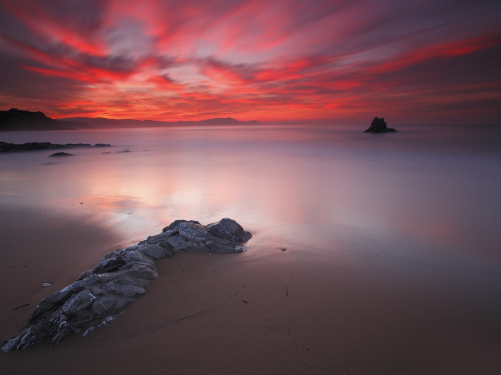 Красный закат над морем