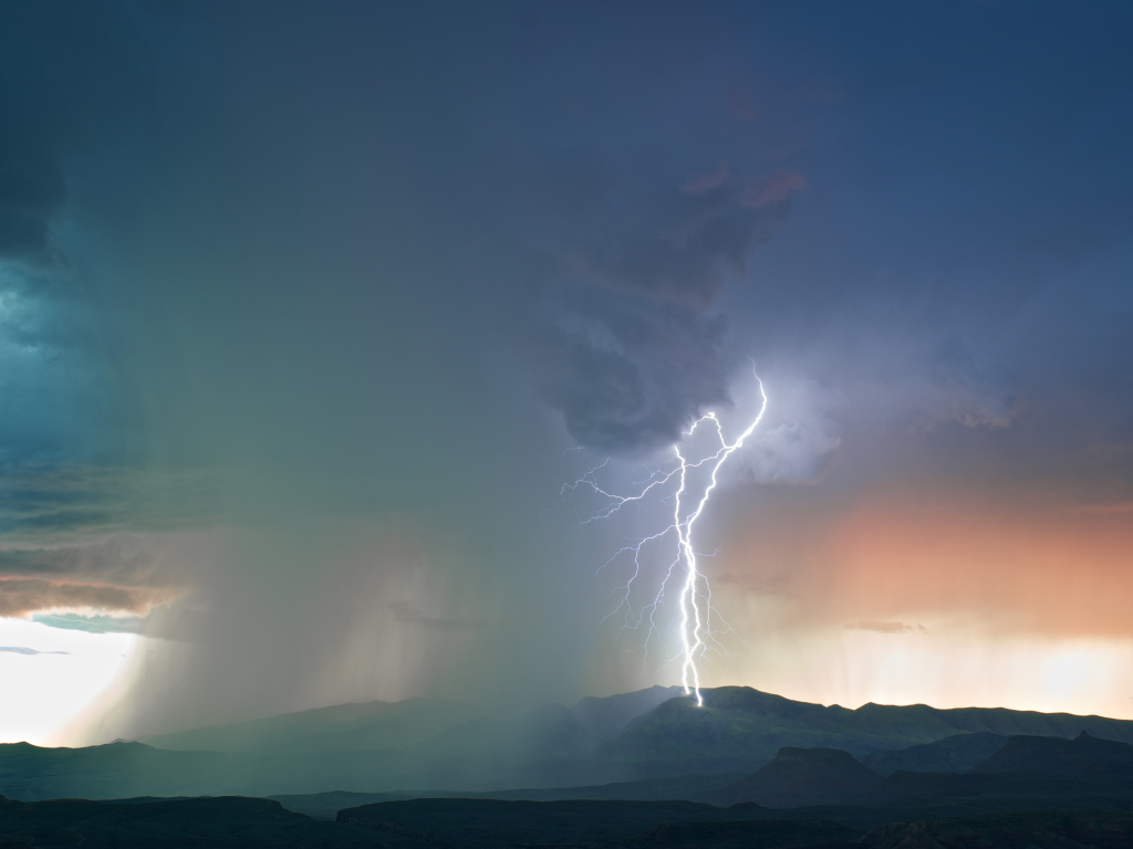 Закат во время грозы
