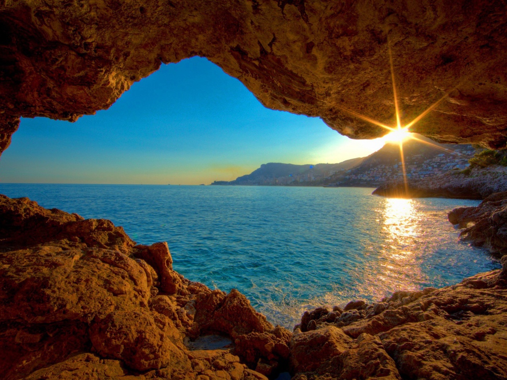 Вид на закат из пещеры