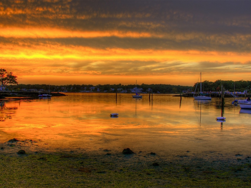 Закат солнца на причале