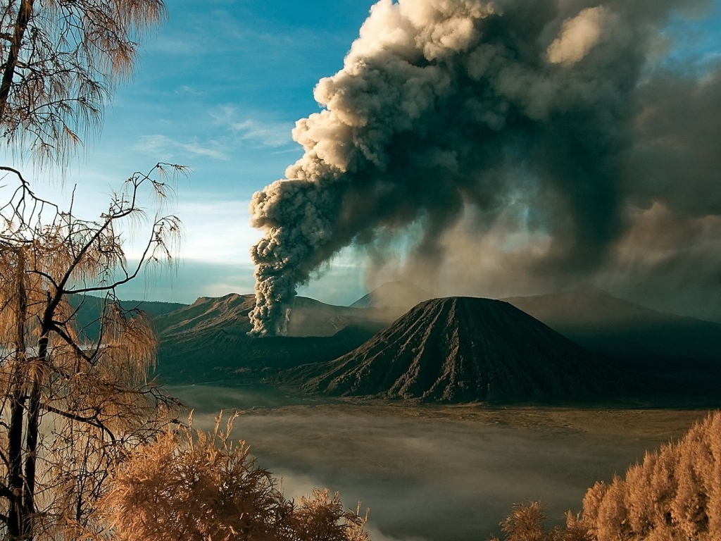 Дым пробужденного вулкана