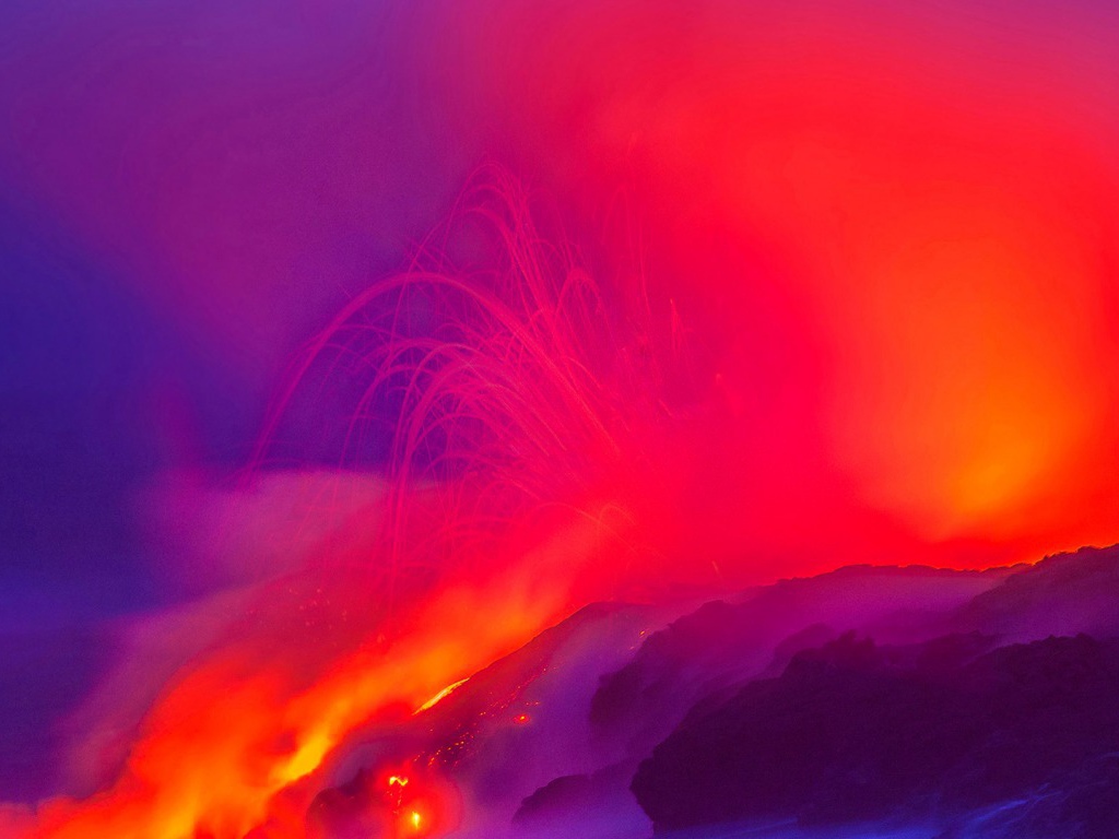Лава из вулкана