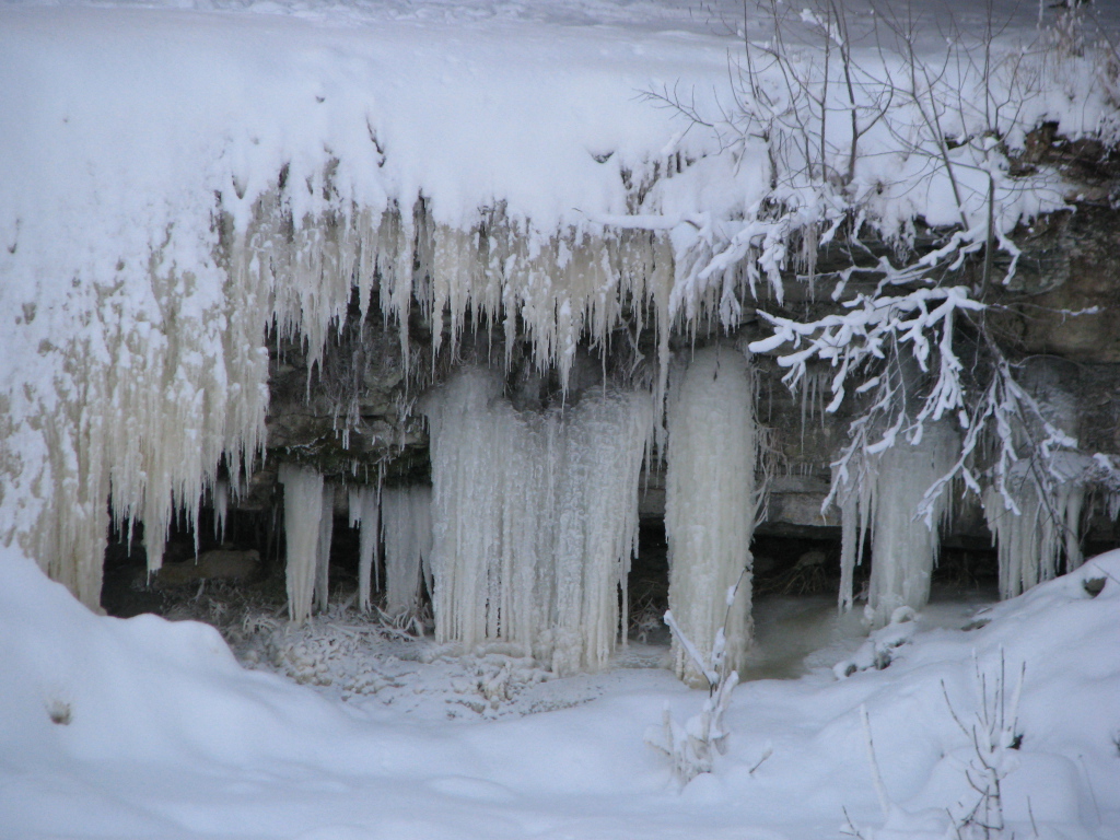 Замерзший водопад в Эстонии