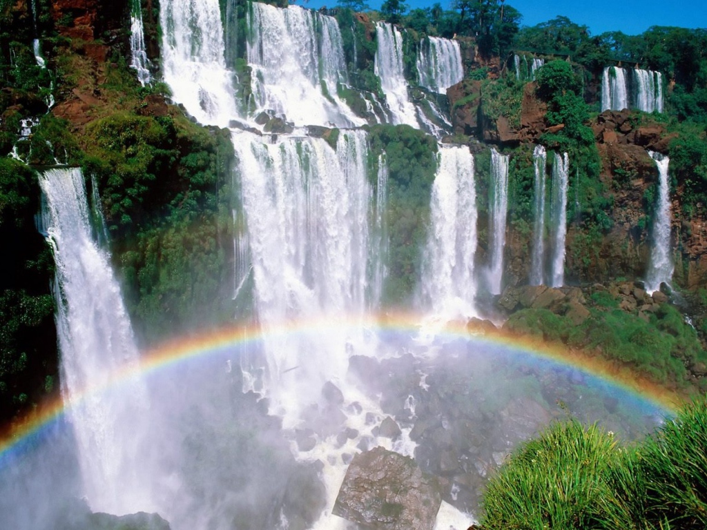 Радуга под водопадом