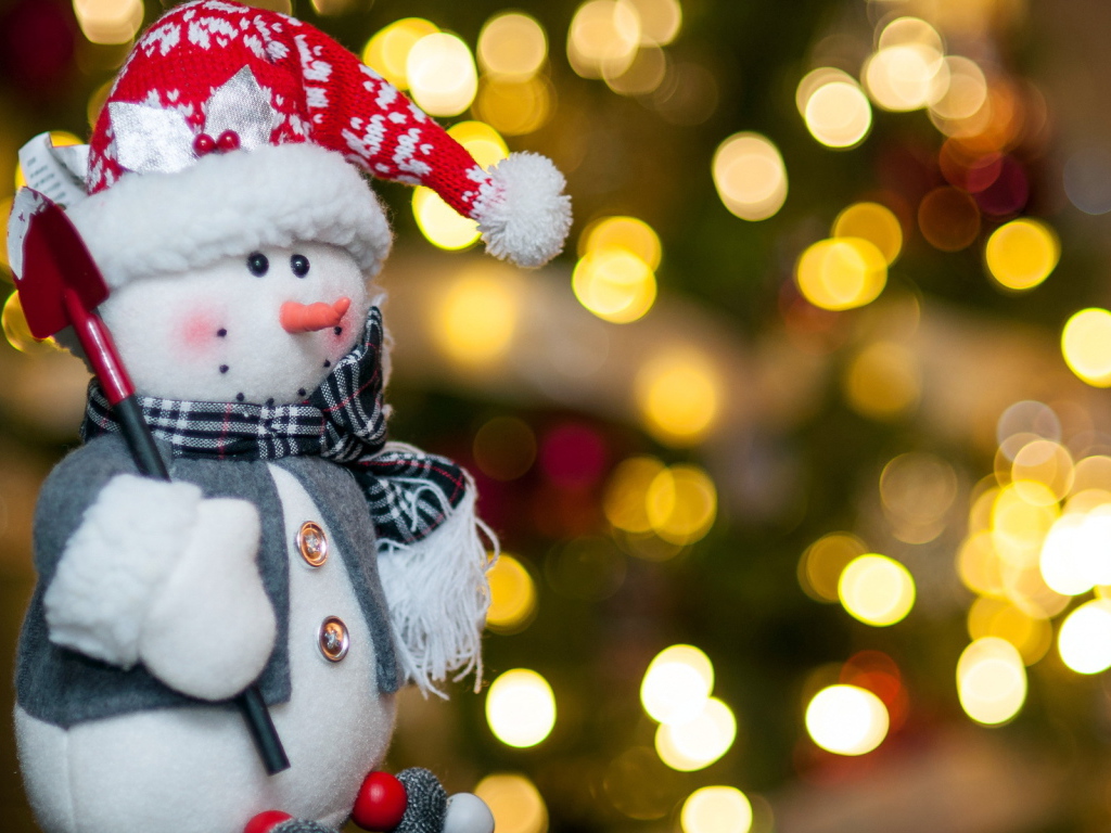 Снеговик с лопатой