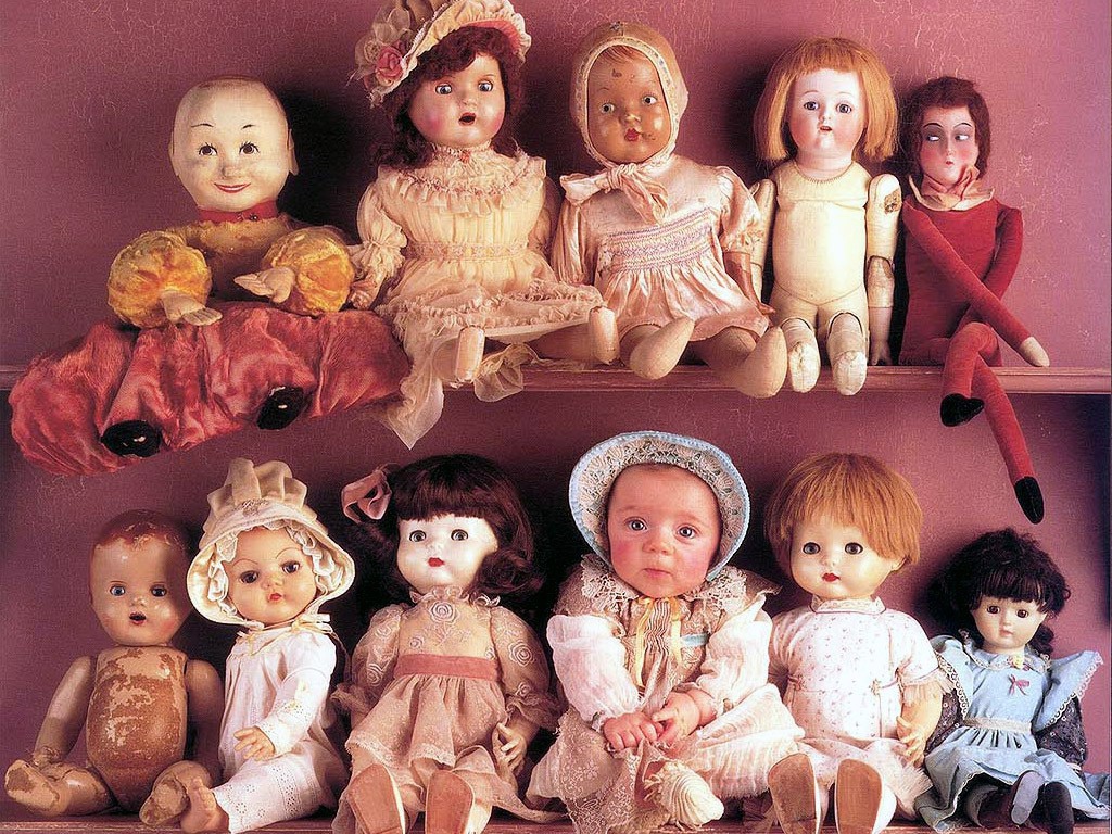 Ребенок и куклы