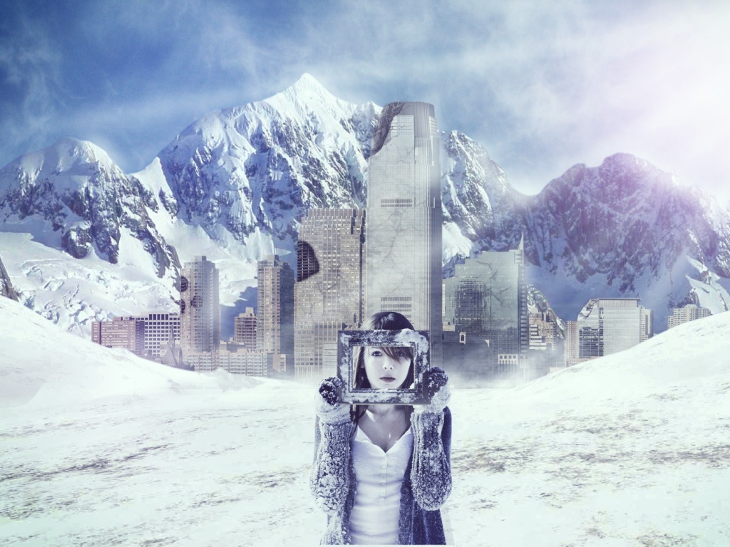 Девушка в снежных горах