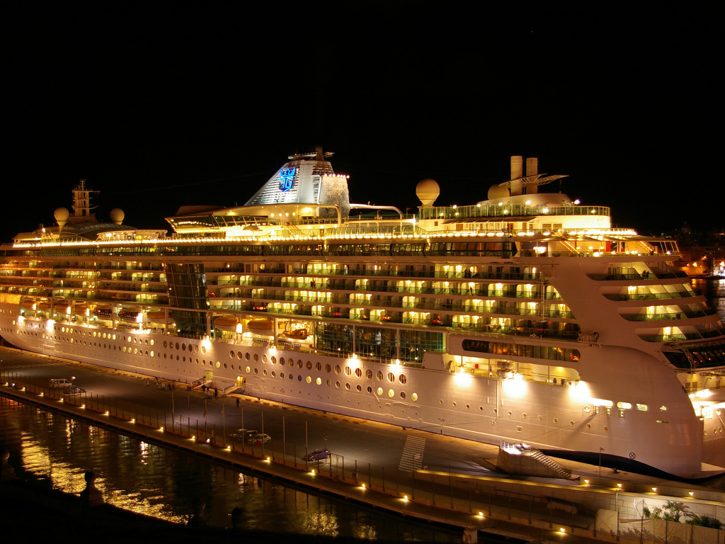 Королевский круизный лайнер
