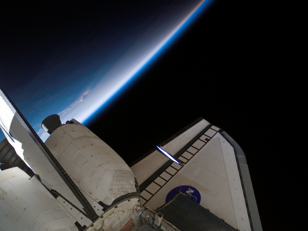 Шаттл над Землей