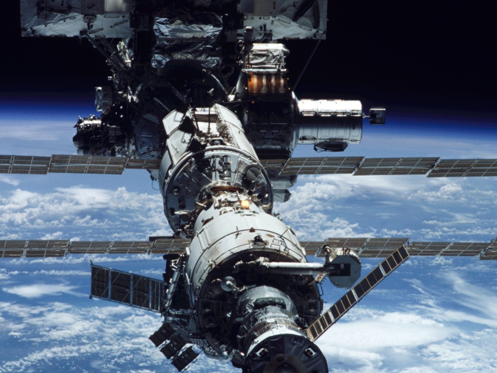 Космическая станция на орбите