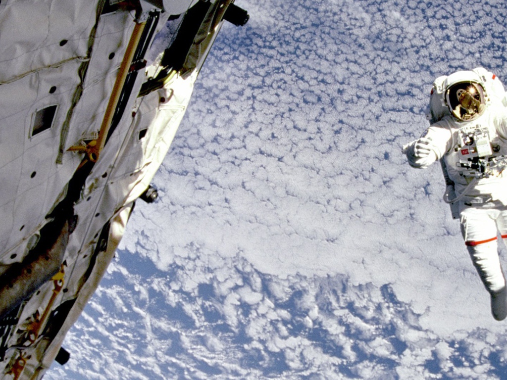 Человек в открытом космосе