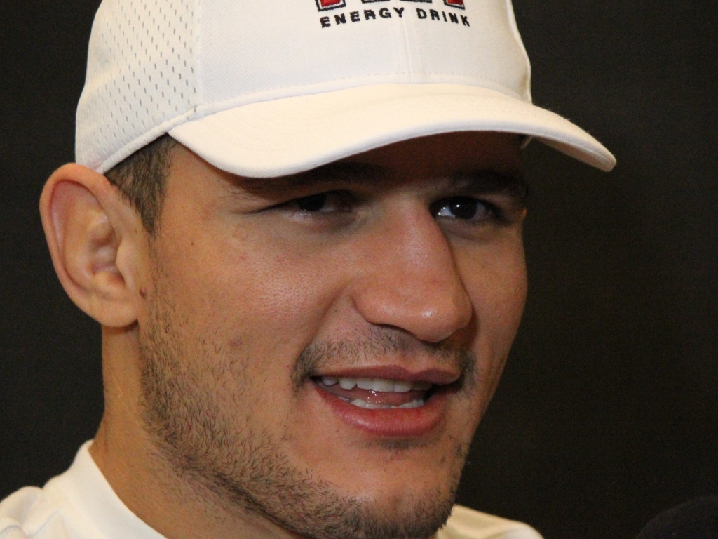 Известный UFC боец Джуниор Дос Сантос