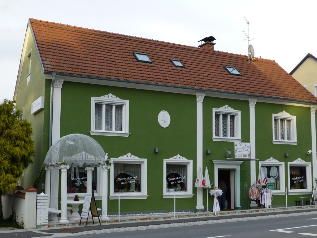 Зеленый дом на курорте Бад Лойперсдорф, Австрия