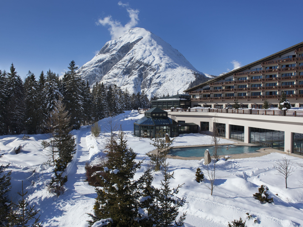 Бассейн в отеле на курорте Тельфс-Бюхен, Австрия