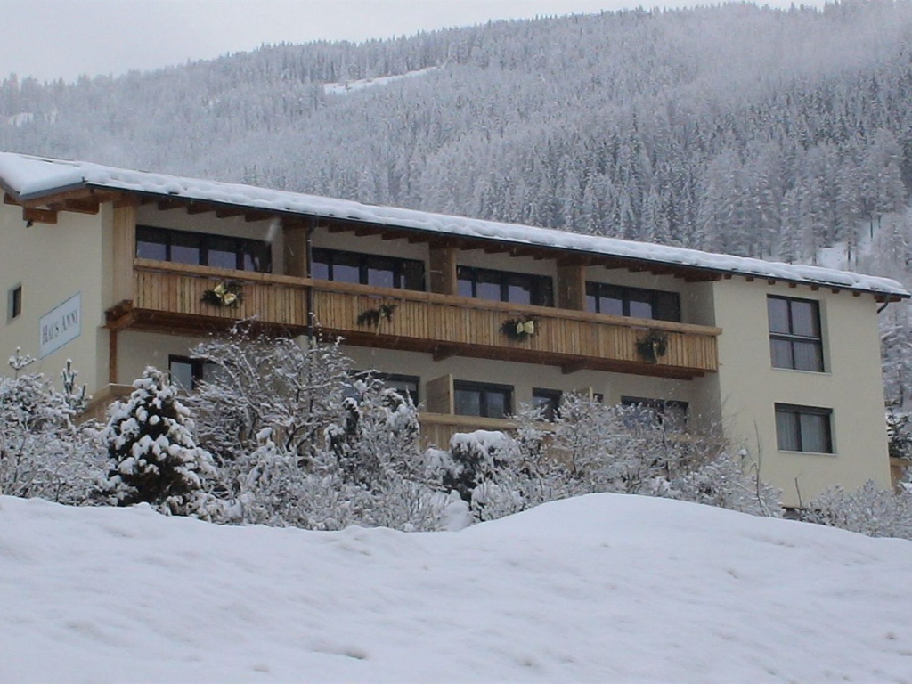 Дом на фоне гор на горнолыжном курорте Бад Кляйнкирххайм, Австрия