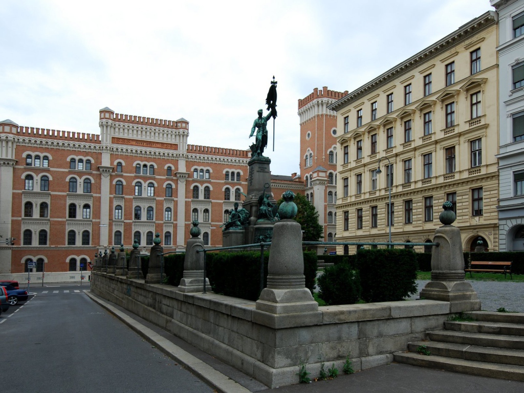 Скульптура на площади в городе Вена, Австрия