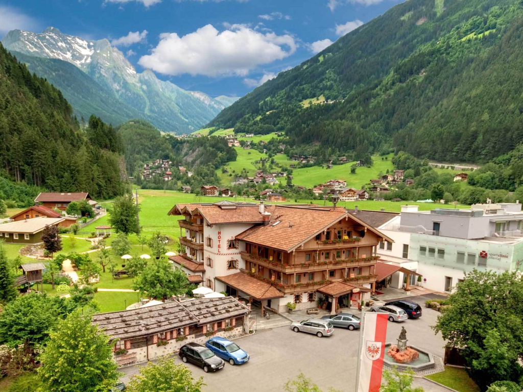 Летний пейзаж на горнолыжном курорте Майрхофен, Австрия