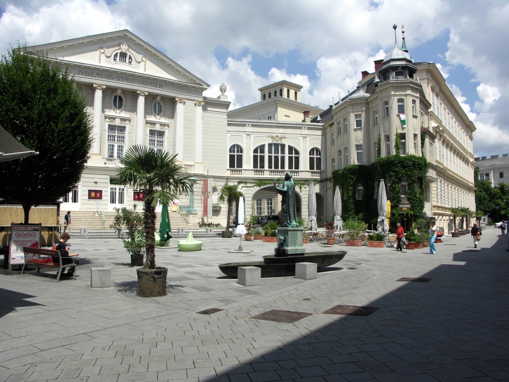 Городская площадь на курорте Баден, Австрия