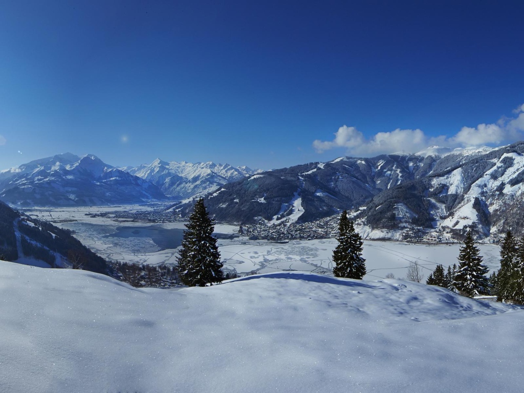 Зимний пейзаж на курорте Цель-ам-Зее, Австрия