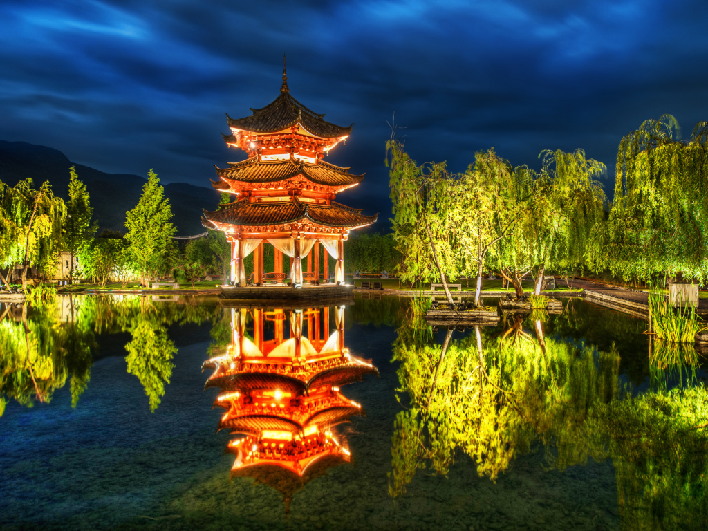 Китайский парк с пагодой