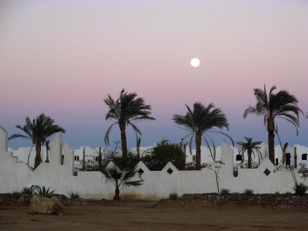 Постройки у побережья на курорте Шарм эль Шейх, Египет