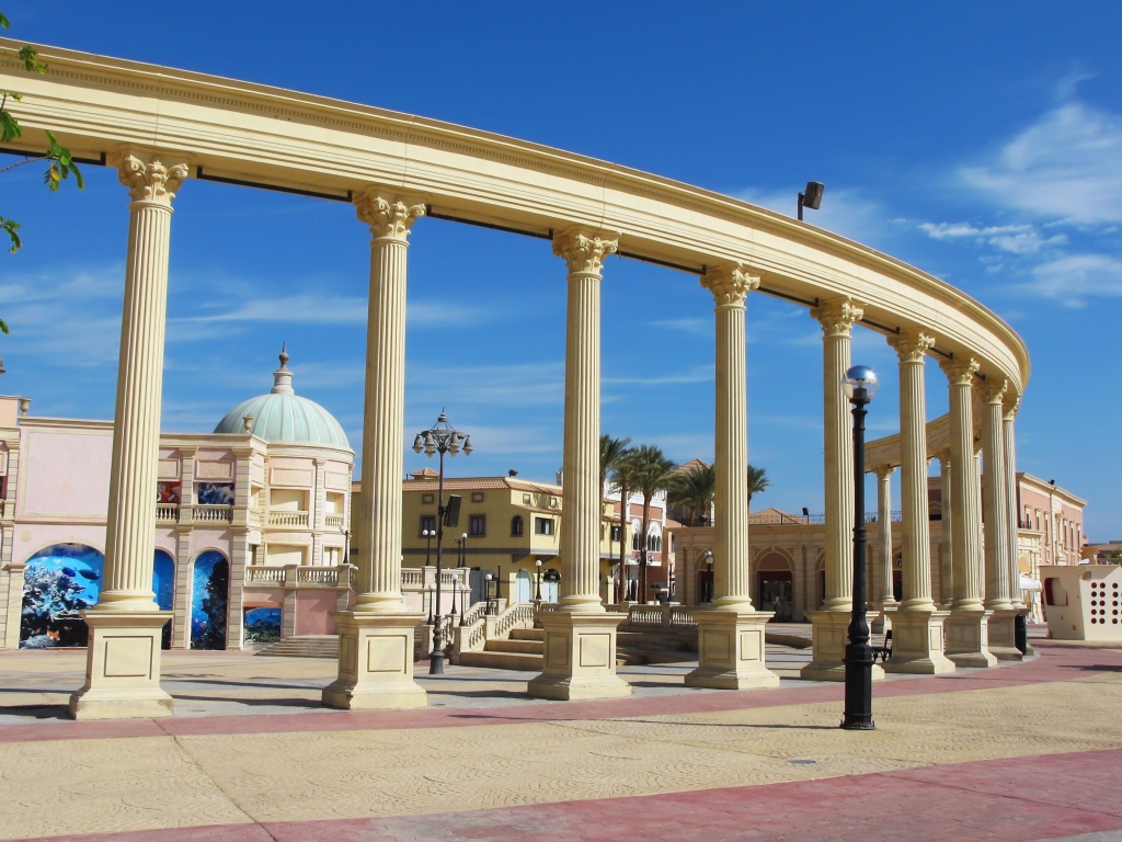 Колоннада на курорте Шарм эль Шейх, Египет