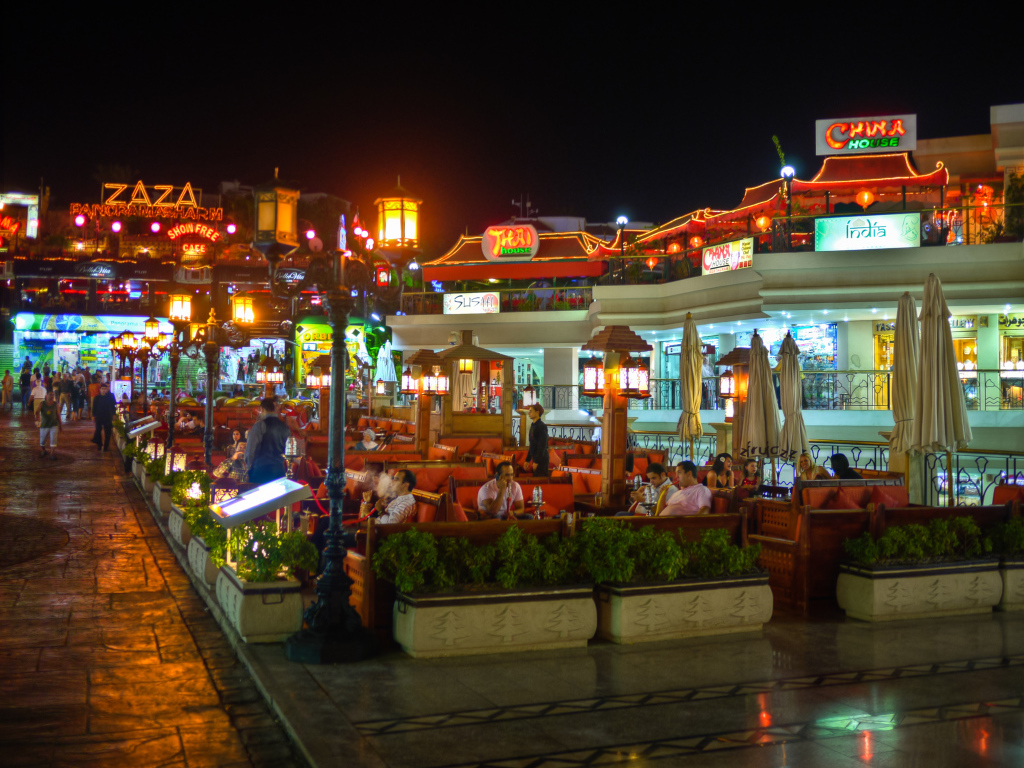 Ночные огни на курорте Шарм эль Шейх, Египет