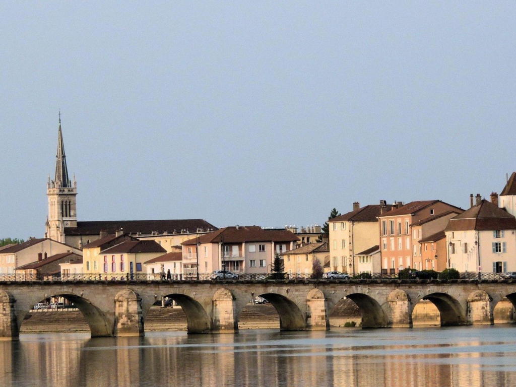 Старинный мост в городе Лион, Франция