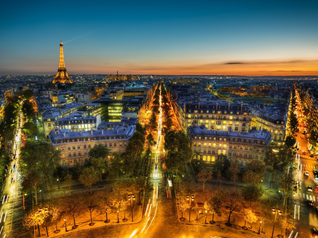 Вечернее сияние в Париже, Франция