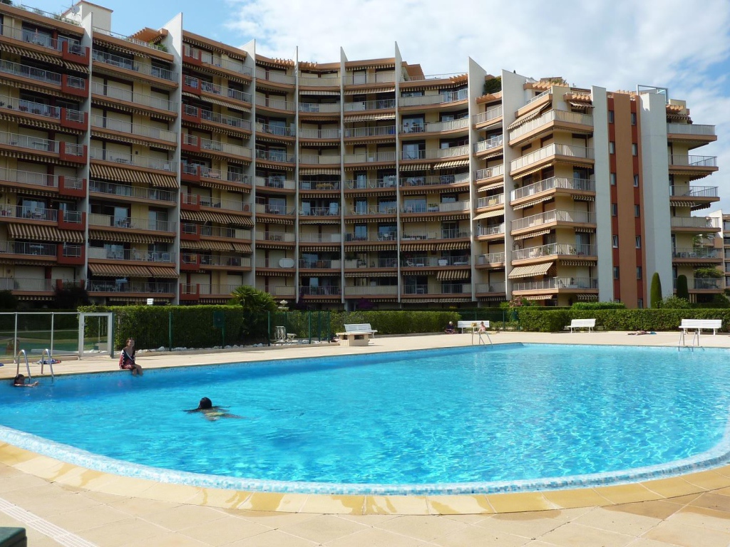 Роскошный отель на курорте Манделье ля Напуль, Франция