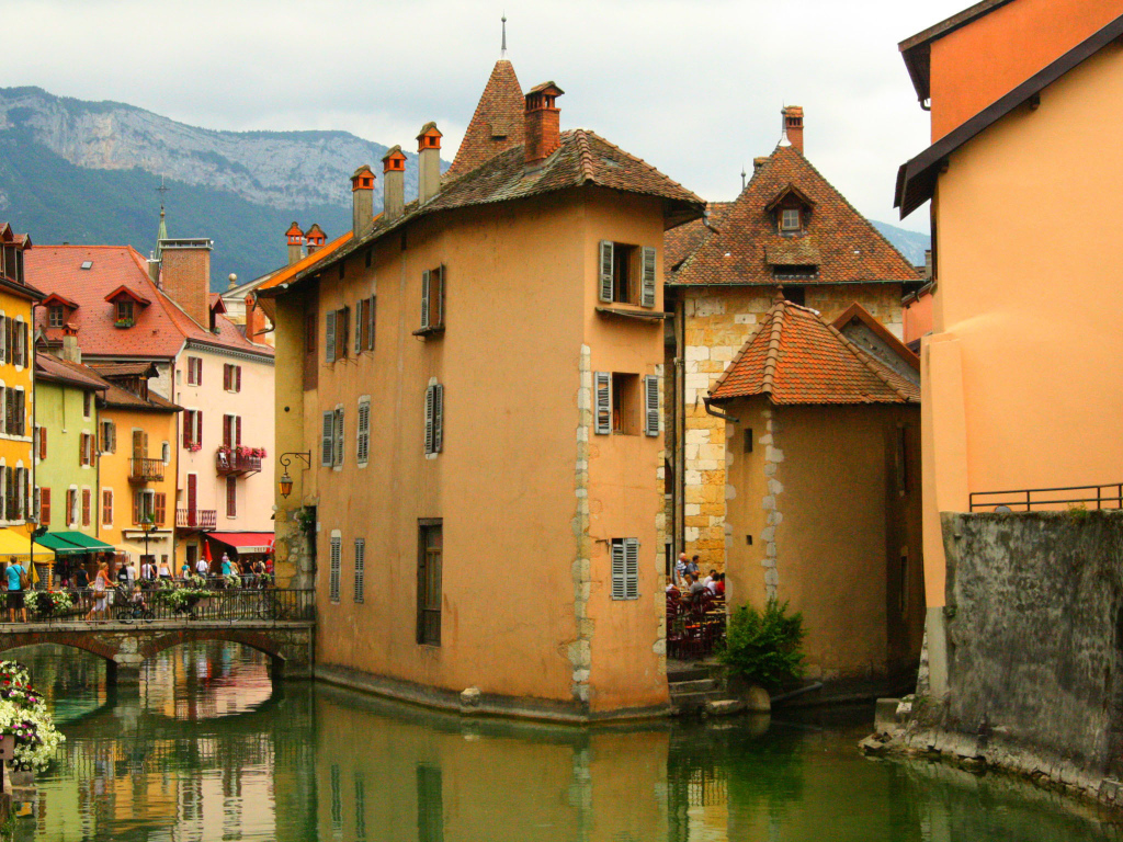 Старинные дома в городе Аннеси, Франция