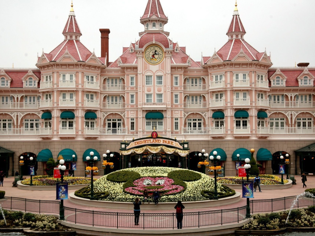 Розовый замок в Диснейленде, Франция