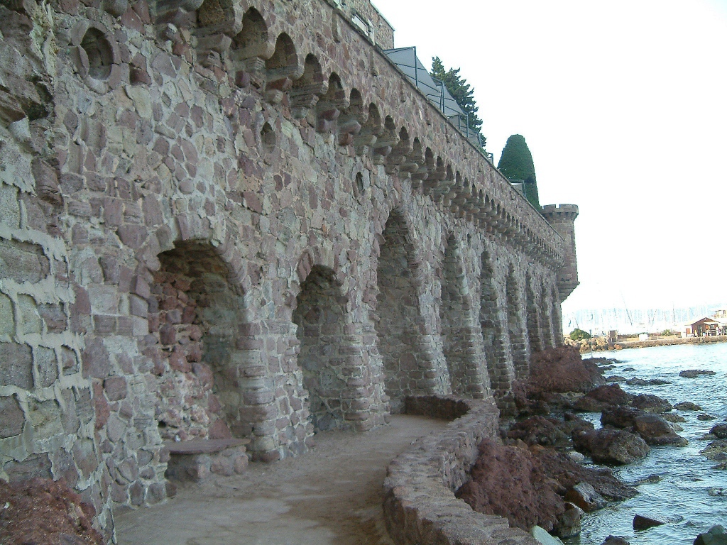 Набережная на курорте Манделье ля Напуль, Франция