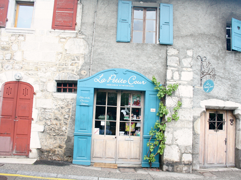 Магазинчик в городе Аннеси, Франция