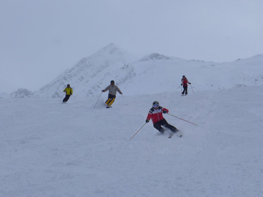 Катание на лыжах на горнолыжном курорте Лез Арк, Франция