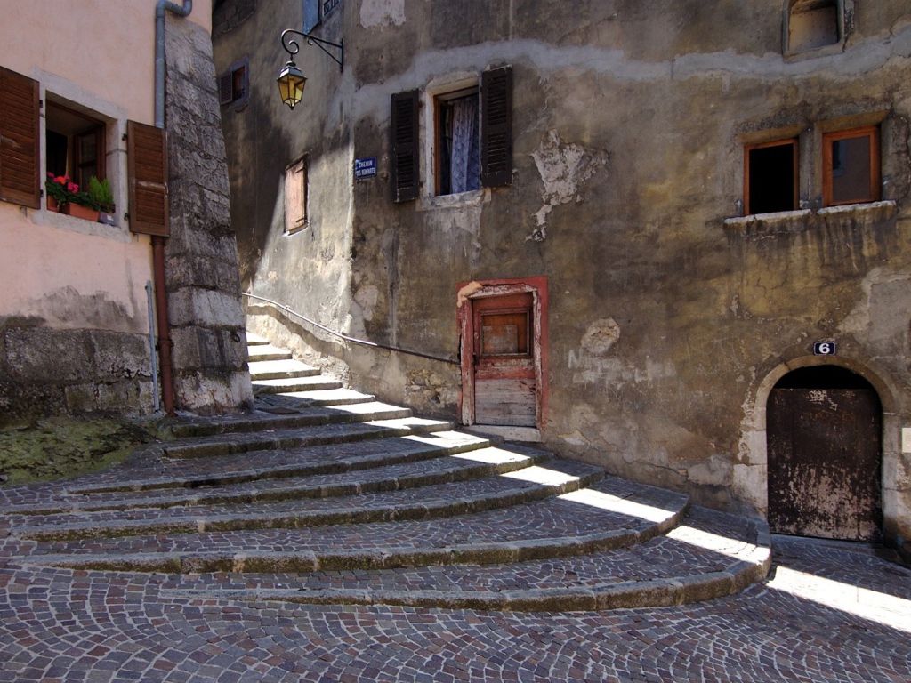 Лестница в городе Аннеси, Франция