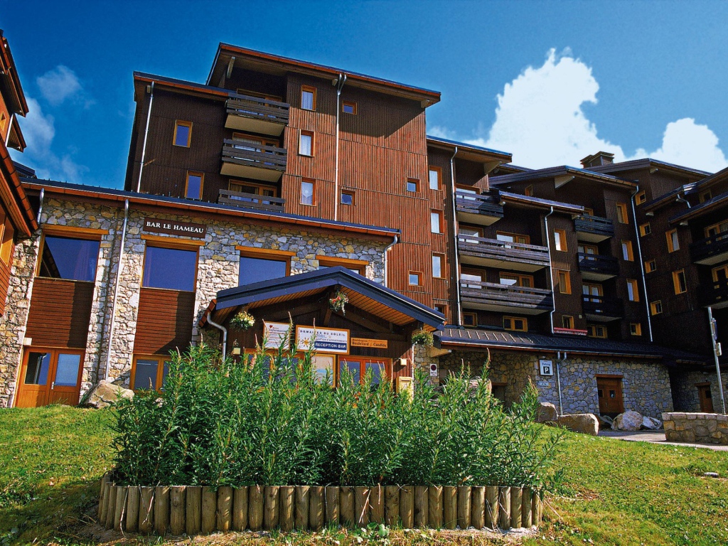 Летний пейзаж на горнолыжном курорте Мерибель, Франция