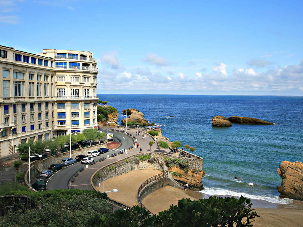Отель на набережной на курорте Биарриц, Франция