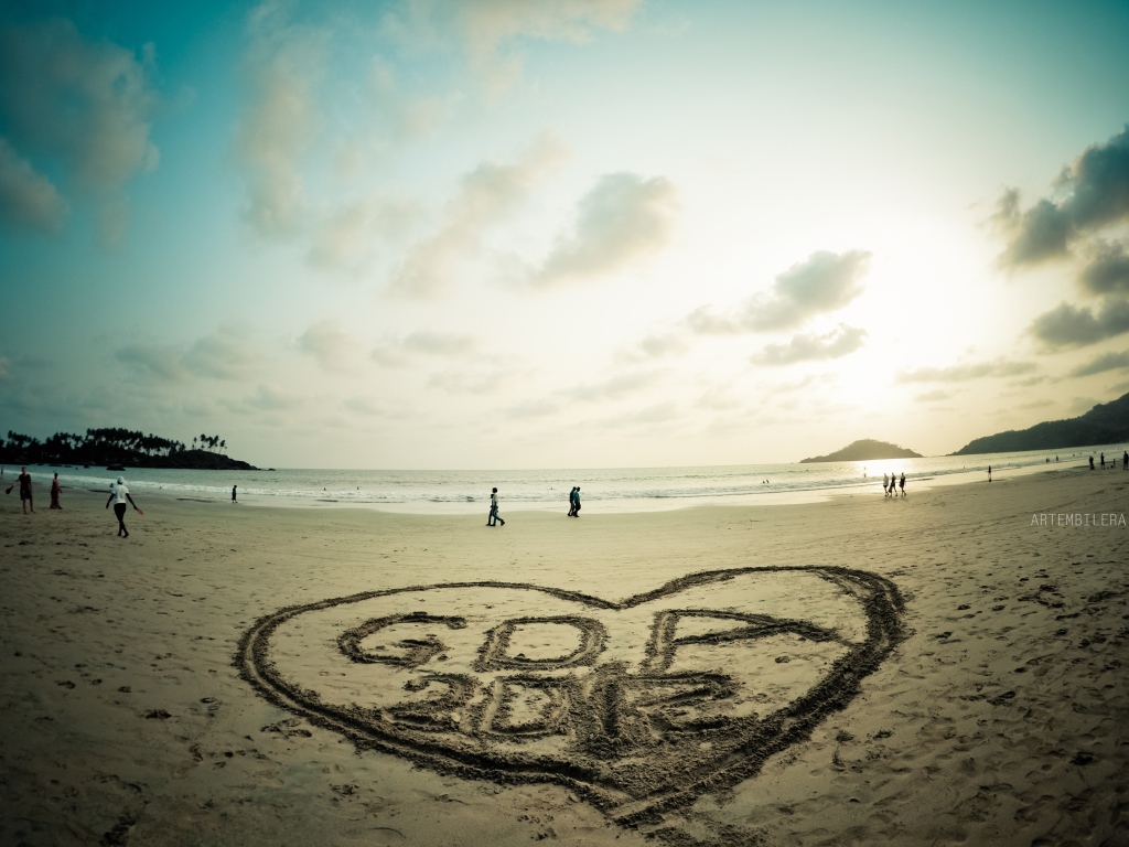 Рисунок на песке в Гоа