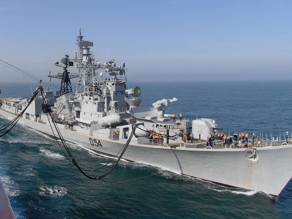 Военный корабль в Мумбай