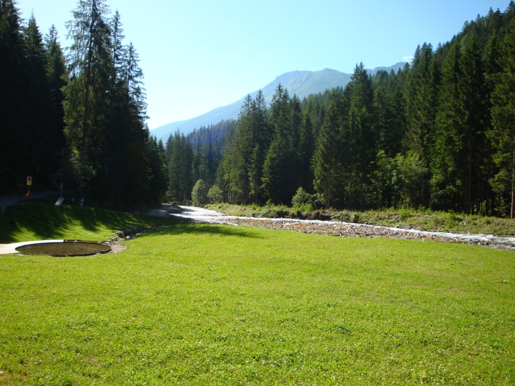 Альпийский луг на горнолыжном курорте Валь ди Соль, Италия