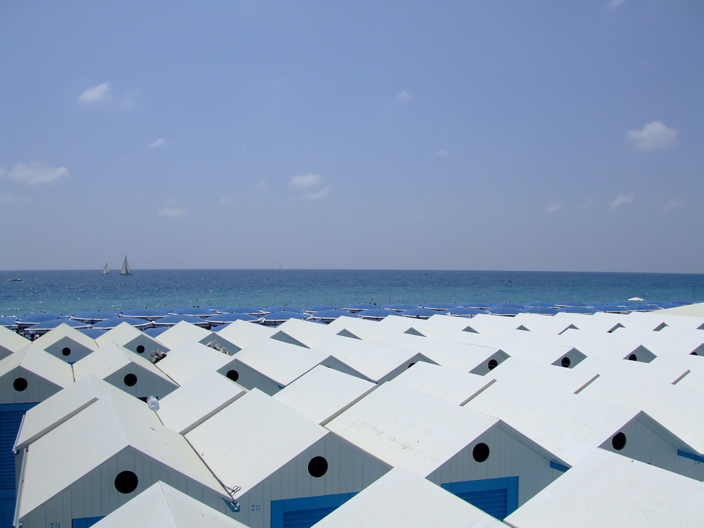 Пляжные домики на курорте Челле Лигуре, Италия