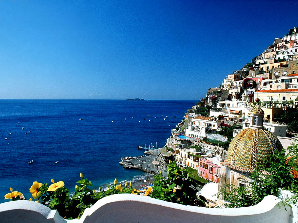 Голубая лагуна на курорте Позитано, Италия