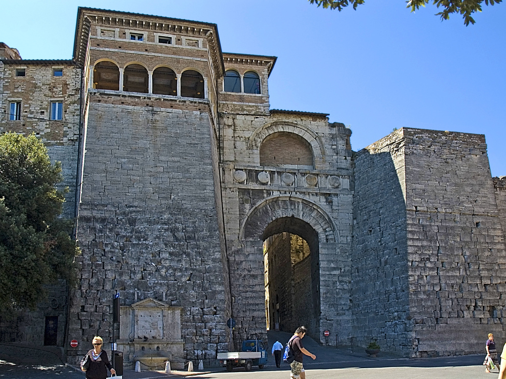 Арка Этрусков в Перудже, Италия